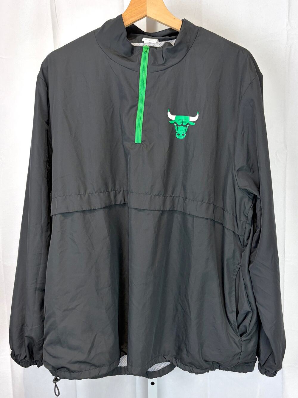 CHICAGO BULLS Windbreaker 1/4 Zip Pullover Stadium Giveaway SGA Black Green L